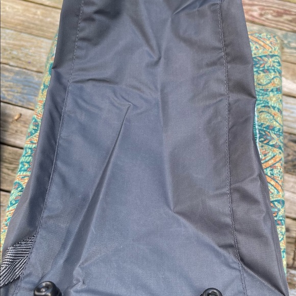 Retro Pierre Cardin Gym bag, carry on, duffle bag with shoulder strap Grey NWT - Picture 12 of 15